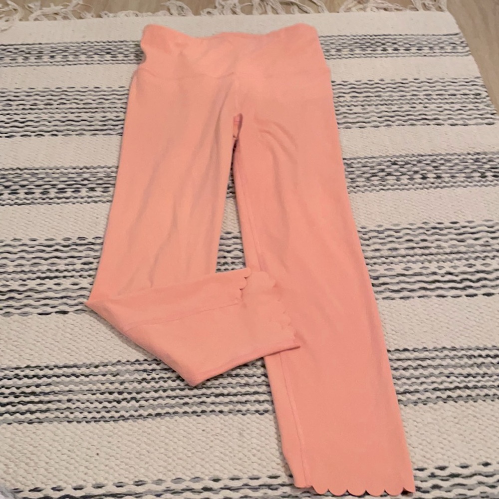 Cute scalloped leggings